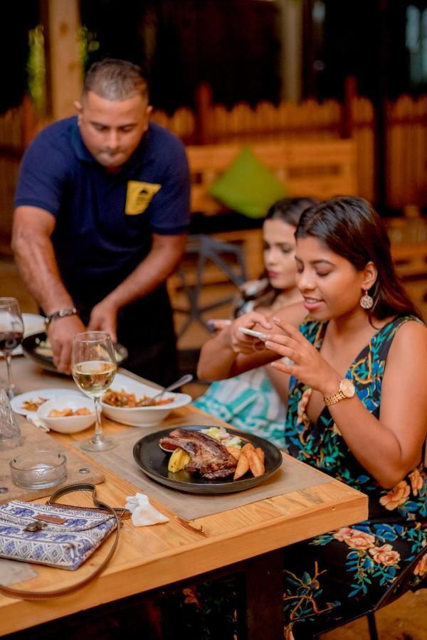 Tuk Tuk Boutique Hotel Negombo Luaran gambar
